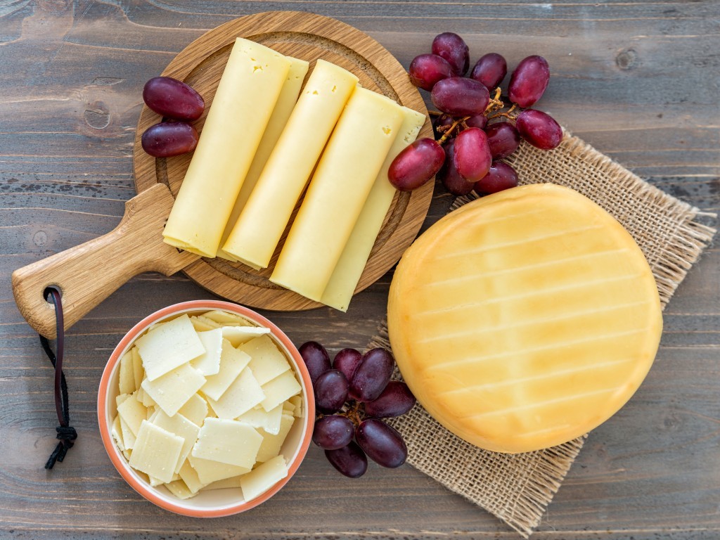 Рецепт как сделать твердый сыр дома