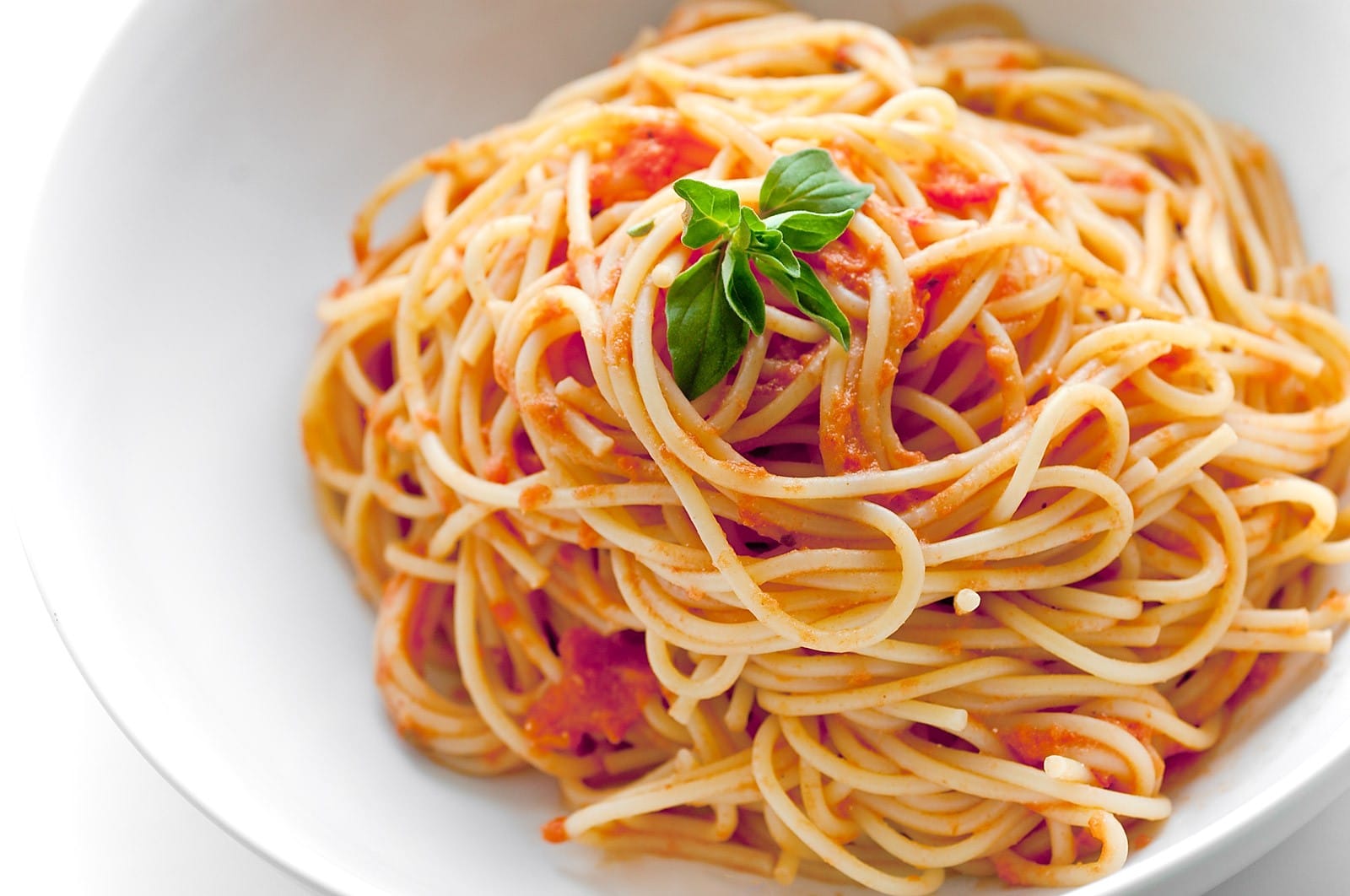 Вкусный и необычный рецепт спагетти с цукини и песто из чили