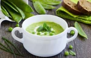 Гороховая каша с жареным луком и сухариками